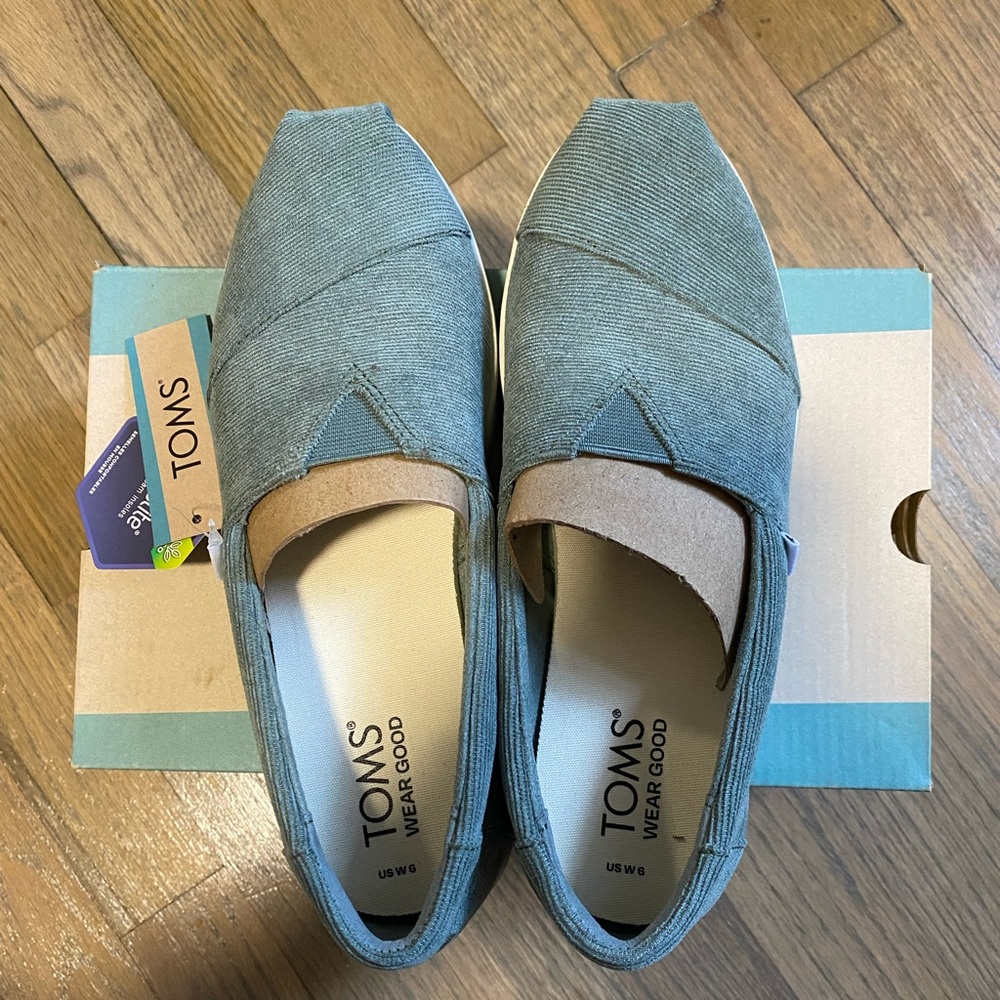 Toms Alp Midform Platform Corduroy Slip-On’s Bonsai Green Size 6